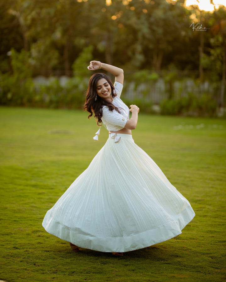 Elegant White Lehenga paired with a vibrant Kalamkari Dupatta, a perfect fusion of modern style and traditional art, available exclusively at MyRiti.