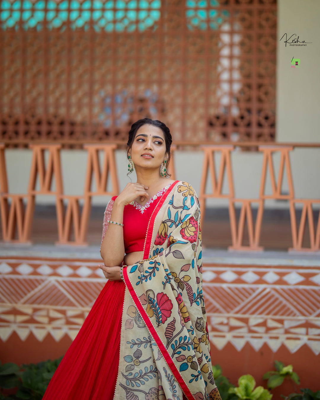 Elegant Mangalgiri Lehenga available at MyRiti, showcasing traditional weaving in vibrant colors. Ideal for those seeking a blend of classic and contemporary styles in online lehengas