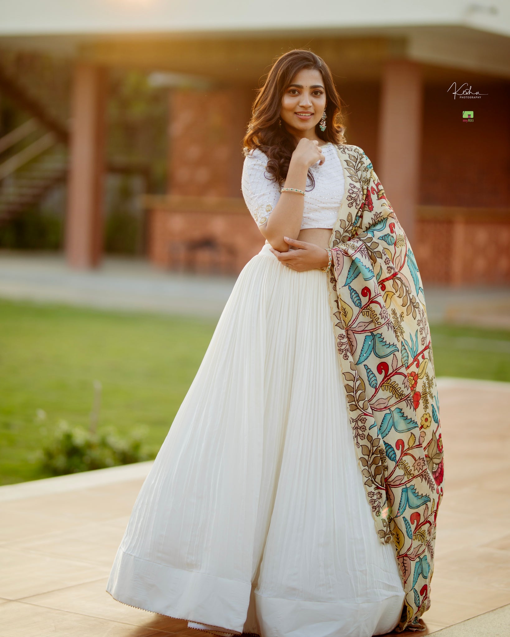 Elegant White Lehenga paired with a vibrant Kalamkari Dupatta, a perfect fusion of modern style and traditional art, available exclusively at MyRiti.