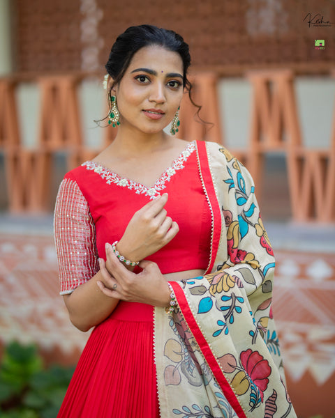 Elegant Mangalgiri Lehenga available at MyRiti, showcasing traditional weaving in vibrant colors. Ideal for those seeking a blend of classic and contemporary styles in online lehengas